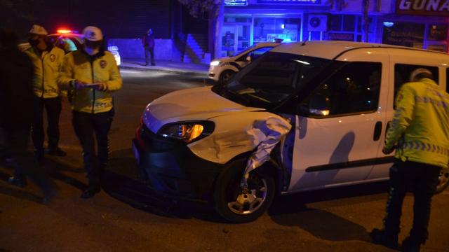 Polis aracına çarpıp kaçma olayıyla ilgili 7 gözaltı