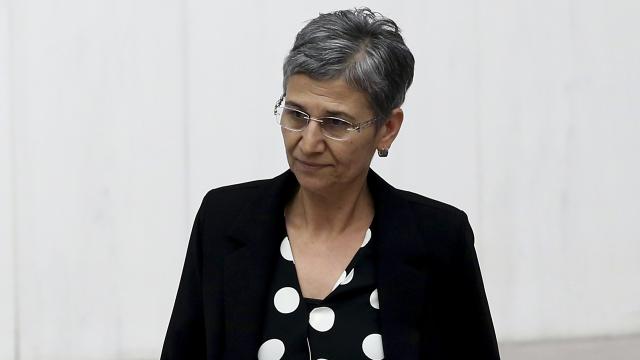 HDPli Leyla Güven Diyarbakırda gözaltına alındı