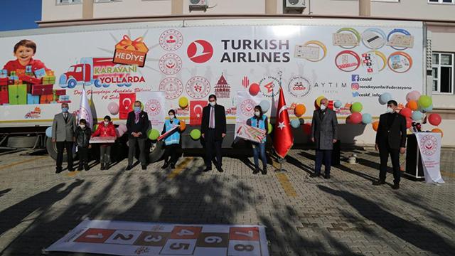 Çocuklar için hazırlanan "Hediye Karavanı" Elazığa ulaştı