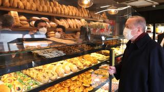 Cumhurbaşkanı Erdoğan İstanbul'da fırından alışveriş yaptı