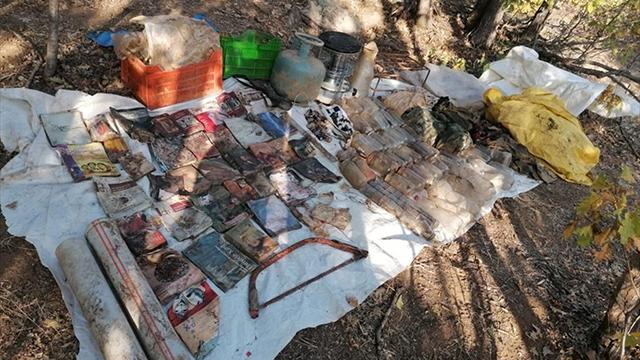 Muşta teröristlere ait yaşam malzemeleri ele geçirildi