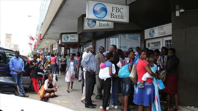 Zimbabvede 10 bin kişiye işe gitmeden maaş verildiği ortaya çıktı