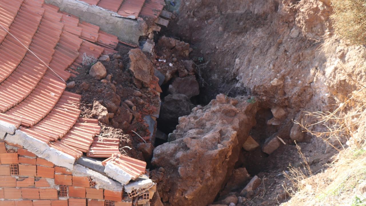 İzmir�de heyelandan zarar gören evlerde yaşayanlar tedirgin TRT Haber