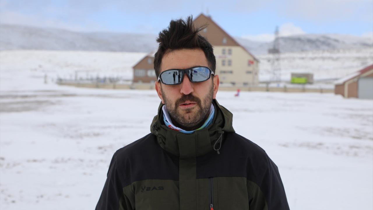 Sporcu Yasin Kızılırmak, kar yağışının kayakseverleri sevindirdiğini belirterek, kar yağışının ardından yarışmalar için antrenmana başladıklarını söyledi.