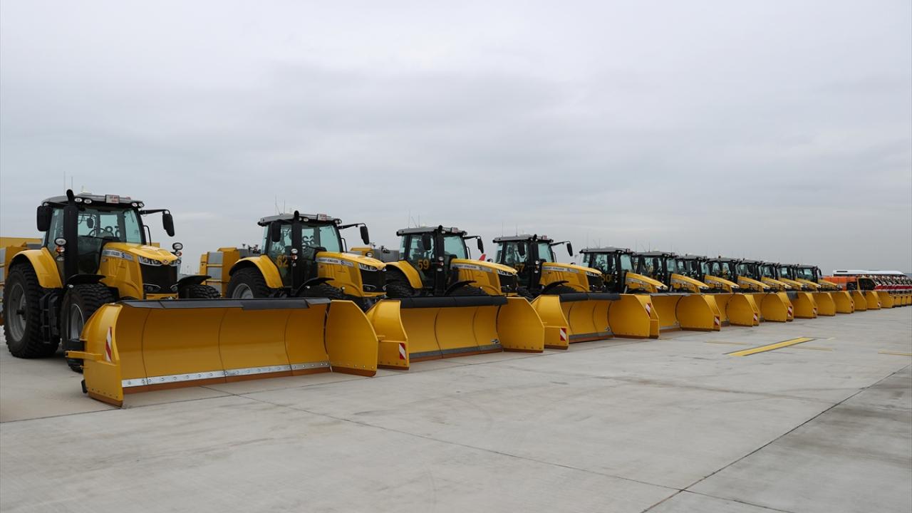 Basın odasında yapılan ziyarette İGA Kurumsal İlişkiler ve İdari İşler Direktörü Turgay Yaman ile Kurumsal İletişim Direktörü Gökhan Şengül de yer aldı.