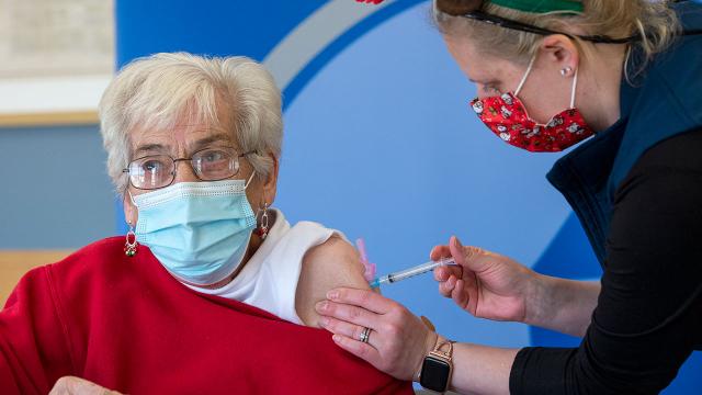 ABDli doktor: Nüfusun yüzde 90ının aşılanması gerekebilir