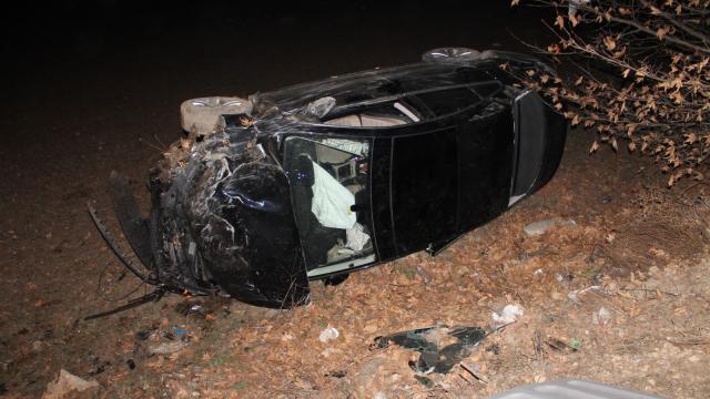 Afyonkarahisarda hafif ticari araçla otomobil çarpıştı: 1 ölü, 3 yaralı