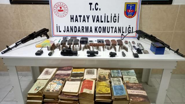 Amanoslarda teröristlere ait silah ve yaşam malzemeleri ele geçirildi