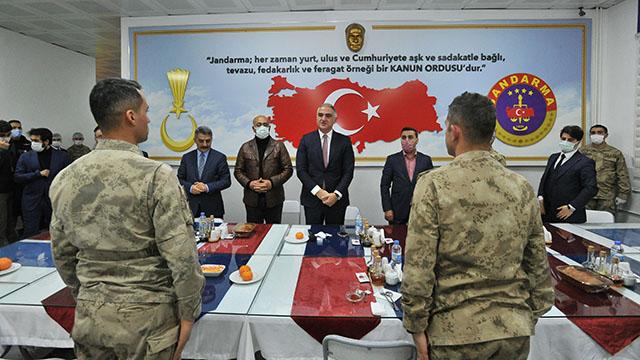Bakan Ersoydan terörle mücadelenin kahramanlarına ziyaret