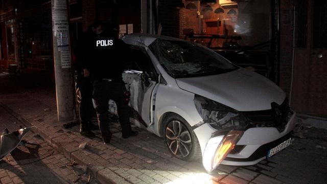 Dur ihtarına uymayarak kaza yapan kişi, aracını bırakarak kaçtı