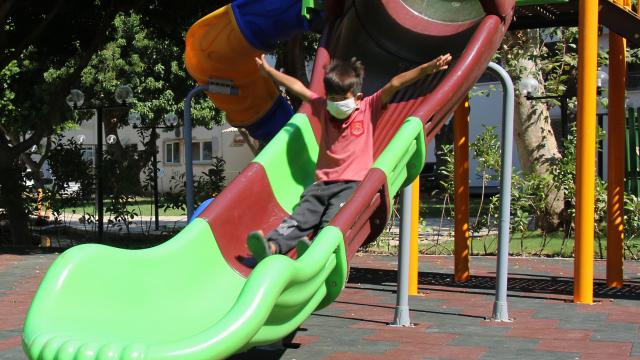 Kocaelide salgınla mücadele kapsamında çocuk oyun parkları kapatıldı