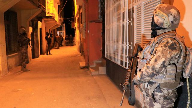 Adanada DEAŞa yönelik operasyonda 3 şüpheli yakalandı