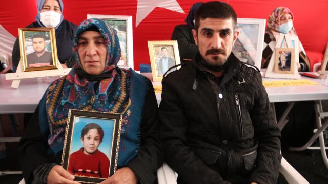 Diyarbakır annelerinin oturma eylemine iki aile daha katıldı