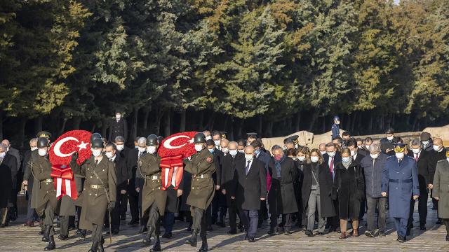 İsmet İnönü Anıtkabirdeki mezarı başında anıldı