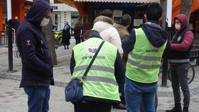 Maske takmayan ve yasak yerde sigara içen kişiye 1800 lira ceza