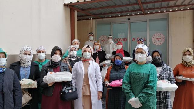 Osmaniyede sağlık çalışanlarına plaket verildi