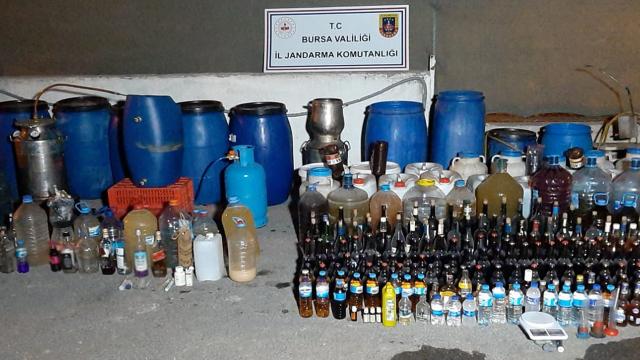 Ürettikleri sahte içkileri yılbaşında piyasaya süreceklerdi