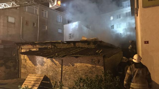 Sancaktepede iş yerinde çıkan yangın söndürüldü
