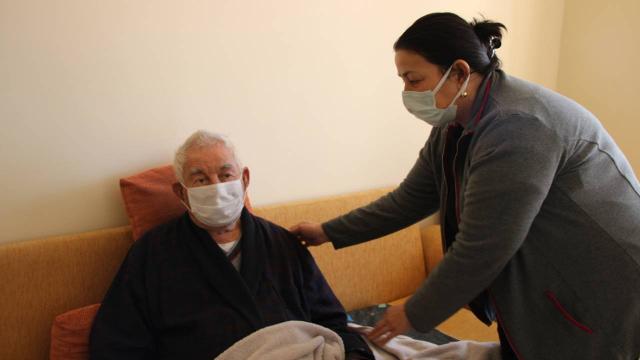 Yaşlı çift 21 gün süren COVID-19 mücadelesini kazandı
