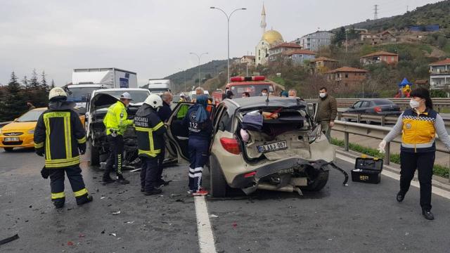 Anadolu Otoyolunda minibüs ile cip çarpıştı: 8 yaralı