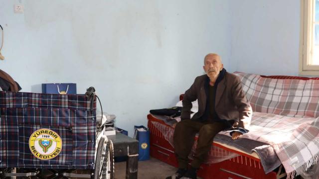 Adanada kimsesiz yaşlı adama belediye sahip çıktı