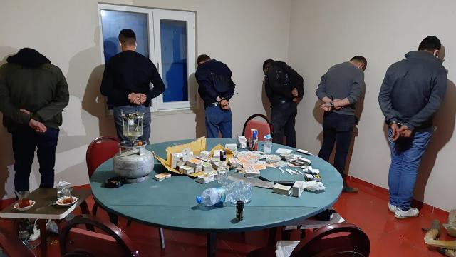 Tedbirleri ihlal edip kumar oynayan 6 kişiye 26 bin 250 lira ceza