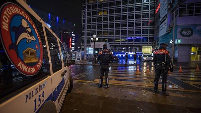 Beşiktaşta bir otelin restoranında eğlenen 90 kişiye para cezası