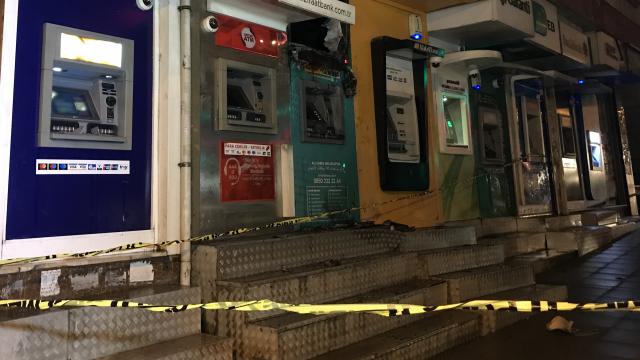 Esenyurtta ATMlerde çıkan yangın söndürüldü