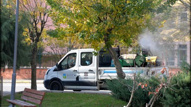 Altıeylül Belediyesi ekiplerinden 94 mahallede dezenfeksiyon çalışması