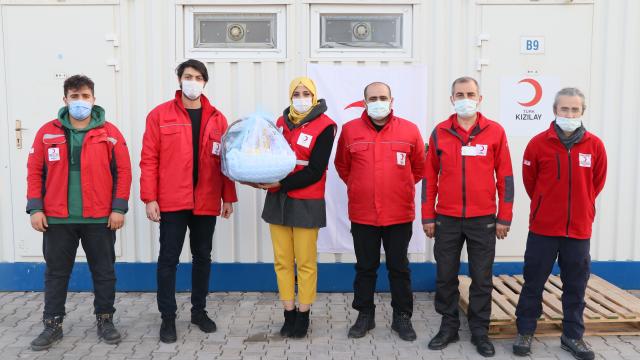 "Adnan bebek, İzmir depreminin ardından açan bir çiçek gibi oldu"