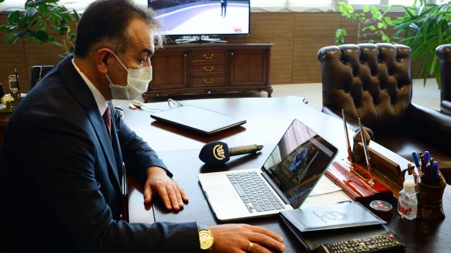 Bitlis Valisi Oktay Çağatay AAnın "Yılın Fotoğrafları" oylamasına katıldı