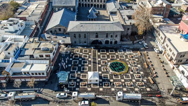 Diyarbakırda cadde ve sokaklar köpüklü suyla temizlendi