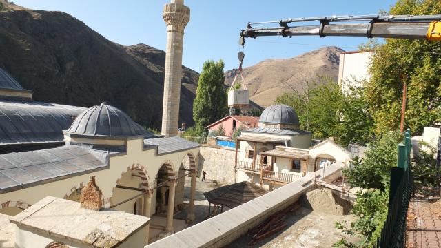 Elazığdaki 226 yıllık camide sıvayla kapatılan duvar motifleri gün yüzüne çıkarıldı