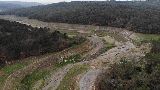 Elmalı Barajında korkutan görüntü: Suların 4te 3ü çekildi