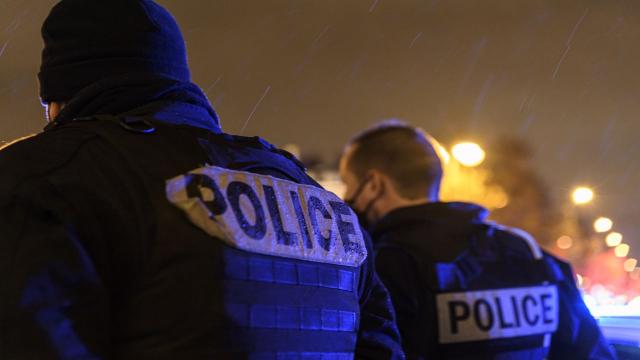 Fransada polise bıçaklı saldırı