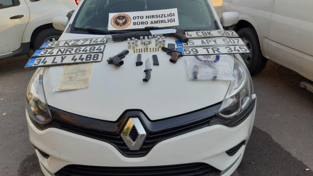 İzmirde otomobil dolandırıcılığı yaptıkları iddiasıyla yakalanan 9 şüpheliden 4ü tutuklandı