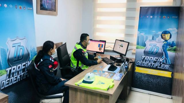 Jandarma ekipleri 380 öğrenciye uzaktan trafik eğitimi verdi