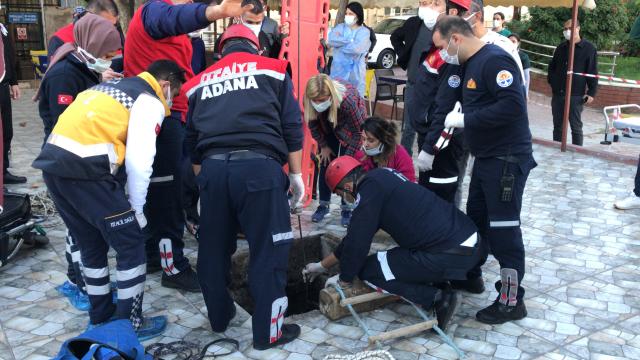 Adanada kanalisazyon çukuruna düşen hamile kadın yaralandı