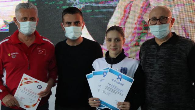 Milli yüzücü Merve Tuncel olimpiyat A barajını geçti