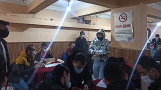 Koronavirüsü hiçe sayıp okey oynadılar: 33 kişiye 31 bin 950 lira ceza