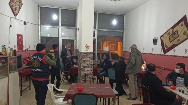 Dernek ve internet kafede oyun oynayan 18 kişiye ceza