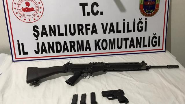 Şanlıurfada silah kaçakçılığı ve uyuşturucu operasyonlarında yakalanan 5 zanlı tutuklandı