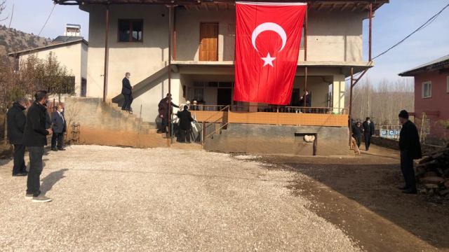 Şemdinlide çığ düşmesi sonucu şehit olan sözleşmeli er Özdemirin ailesine acı haber verildi