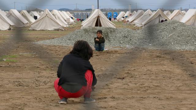 Yunanistanda mülteci çocuklara ırkçı saldırı düzenlendi