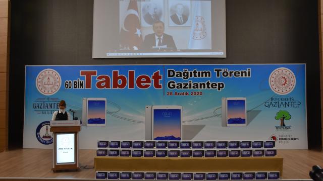 Gaziantepte 60 bin tabletin öğrencilere dağıtımı için tören düzenlendi