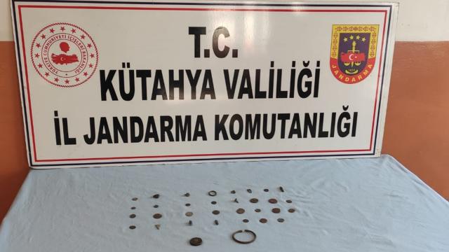 Kütahyada Roma dönemine ait 33 tarihi eser ele geçirildi