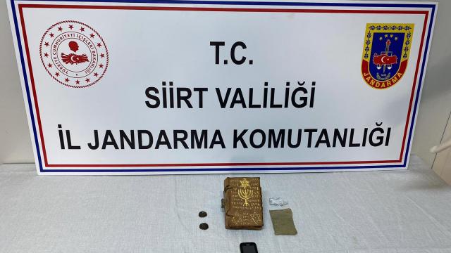 Siirtte tarihi eser operasyonunda el yazması dini kitap ele geçirildi