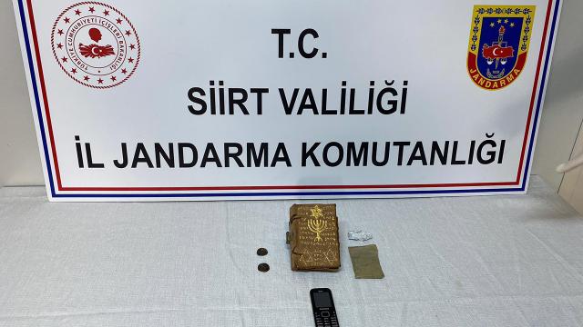 Siirtte tarihi eser operasyonu: El yazması dini kitap ele geçirildi