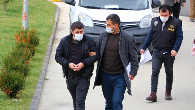 Tekirdağda kaçarken otomobille iki polise çarpan yankesicilik şüphelileri yakalandı