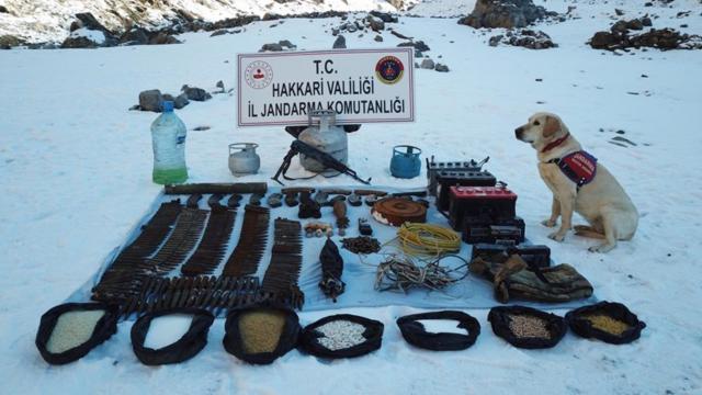 Hakkaride teröristlerin kullandığı mühimmat ele geçirildi